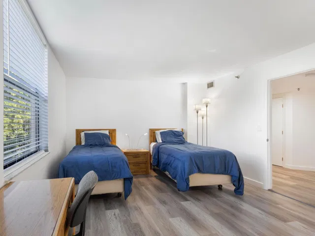 Unit 402 photo 23