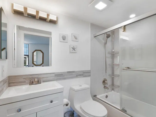 Unit 402 photo 24