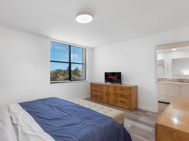 Unit 402 photo 26