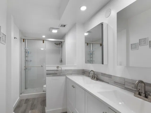 Unit 402 photo 29