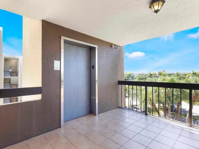Unit 402 photo 37
