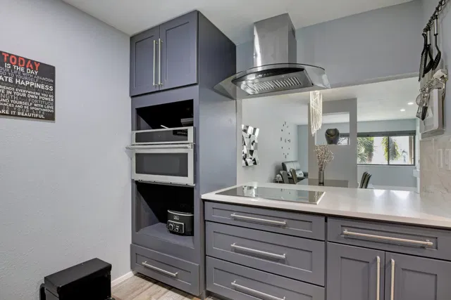 Unit 303 photo 11