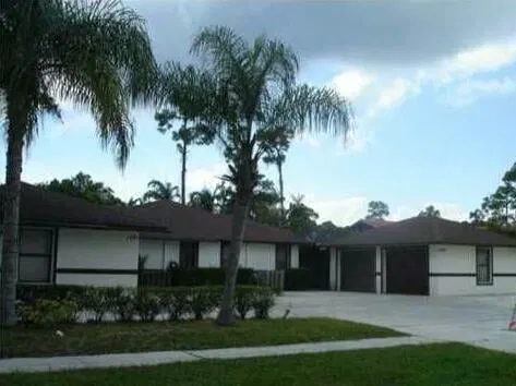 Residence photo 3