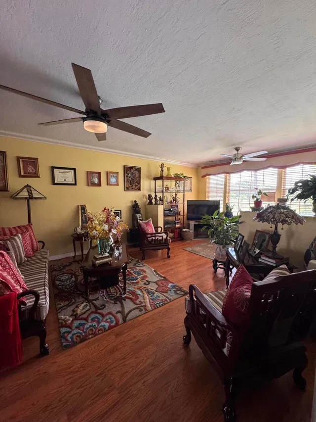 Residence photo 3