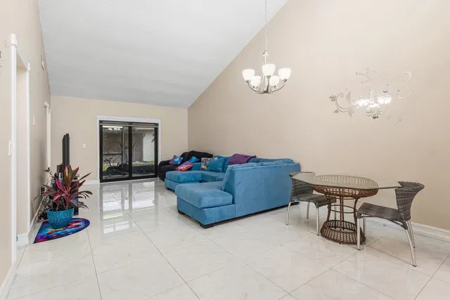Residence photo 9