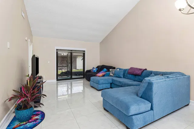 Residence photo 10