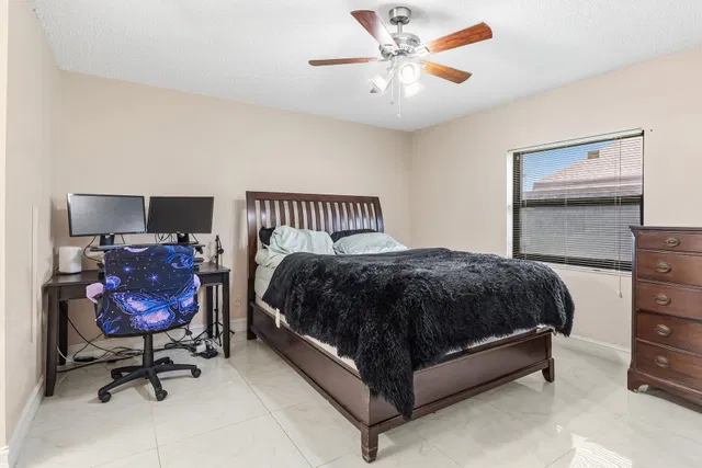 Residence photo 17
