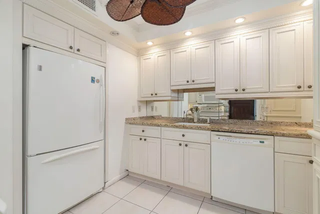 Unit 409 photo 10