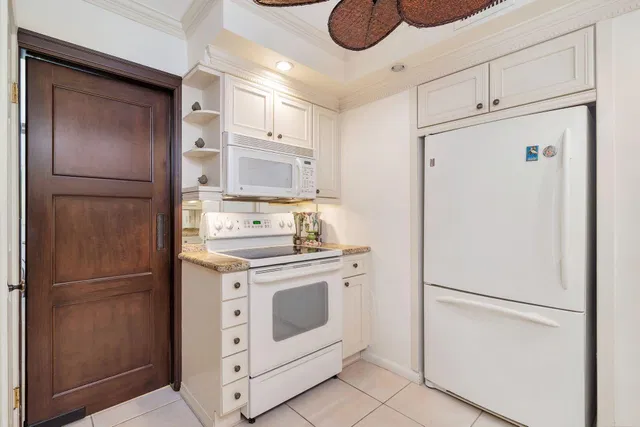Unit 409 photo 11