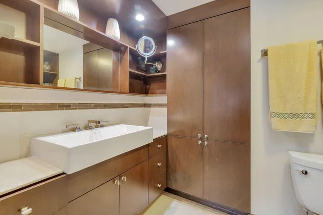 Unit 409 photo 18