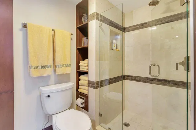 Unit 409 photo 19