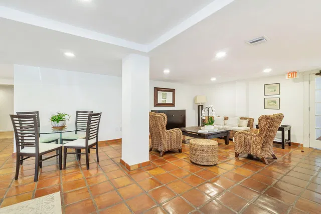 Unit 409 photo 25