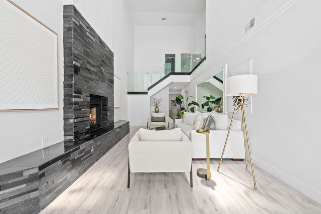 Residence photo 2