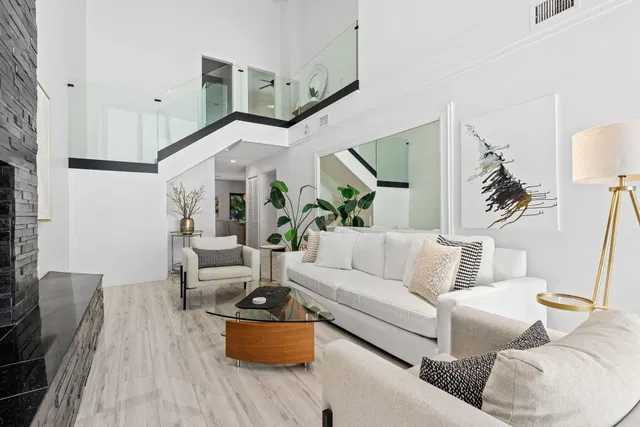 Residence photo 3