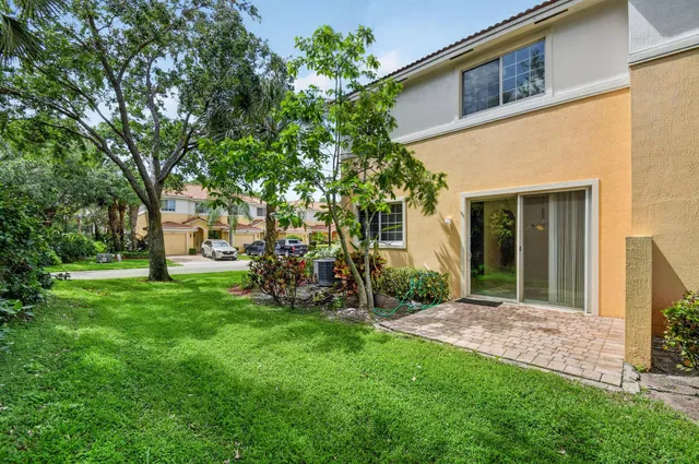 Residence photo 32
