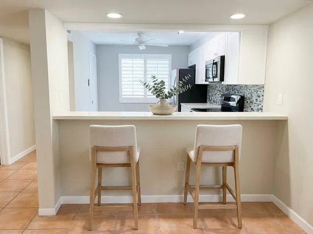  Unit 102 photo 4