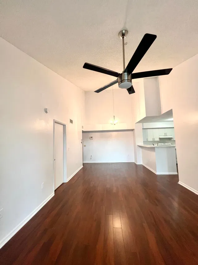 Unit 205 photo 4