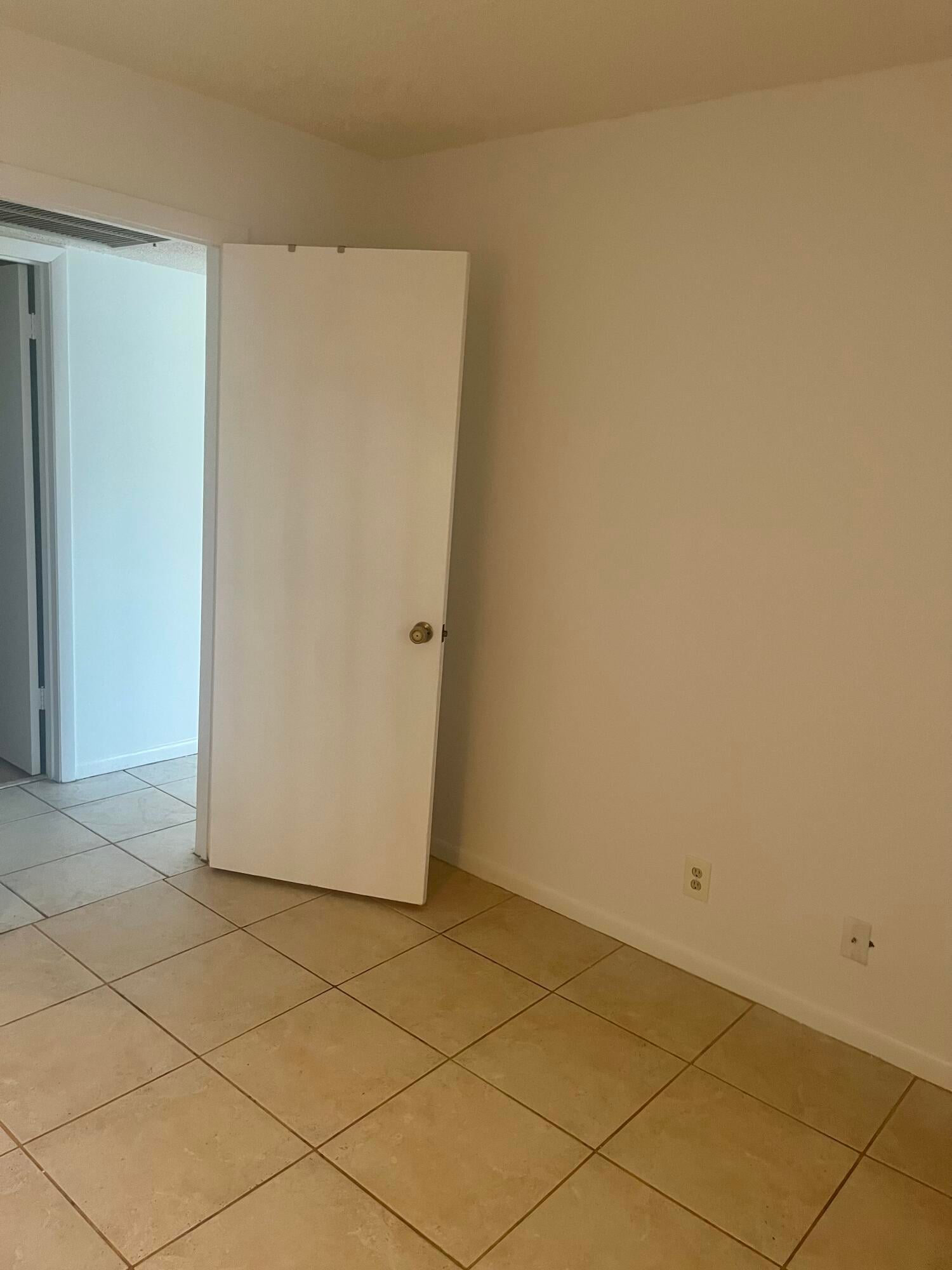 Unit 101 photo 11