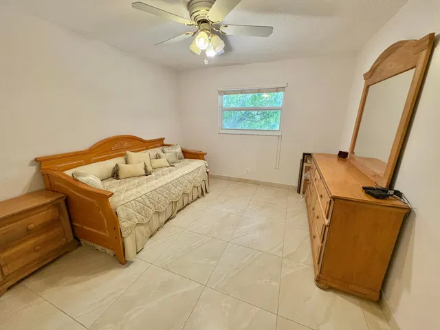 Residence photo 12