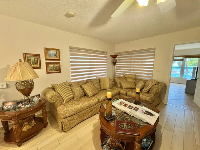 Residence photo 17