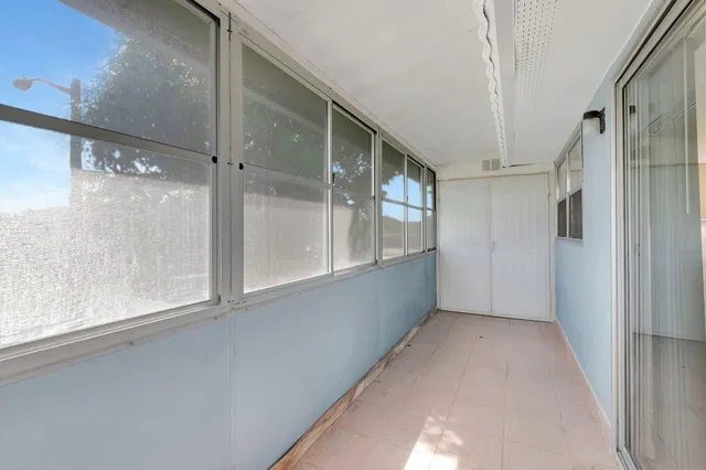 Unit B photo 21