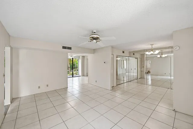 Unit 219 photo 6