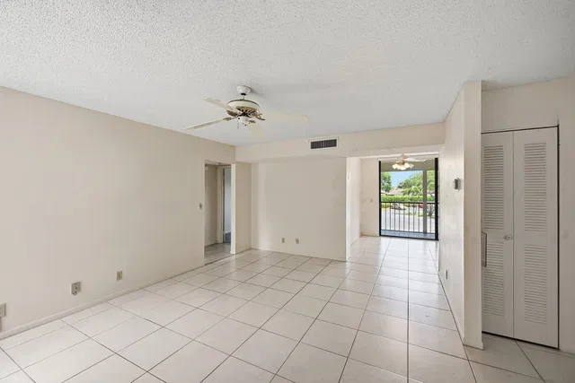 Unit 219 photo 7