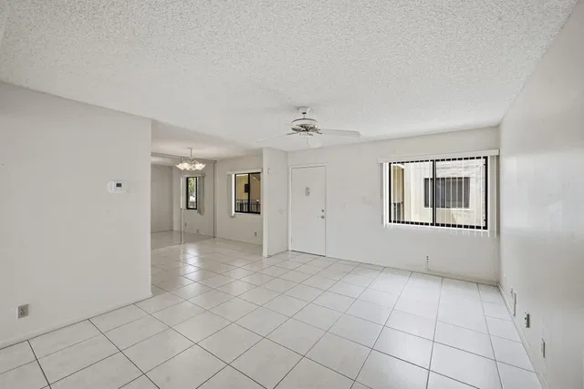 Unit 219 photo 8