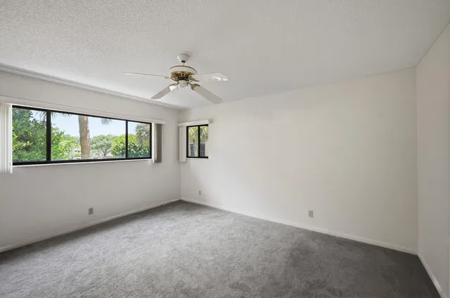 Unit 219 photo 12