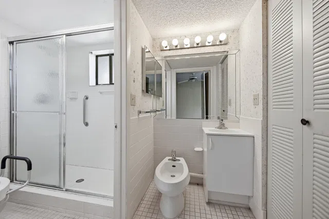 Unit 219 photo 13