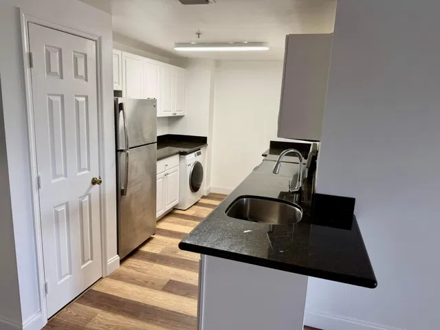 Unit 421 photo 6