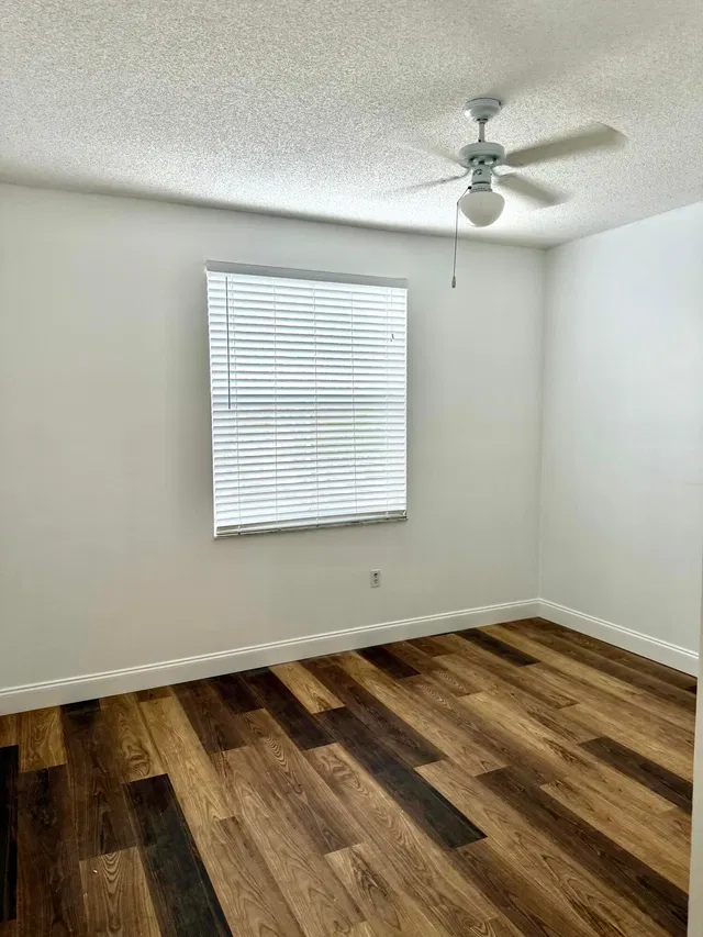 Unit 421 photo 10