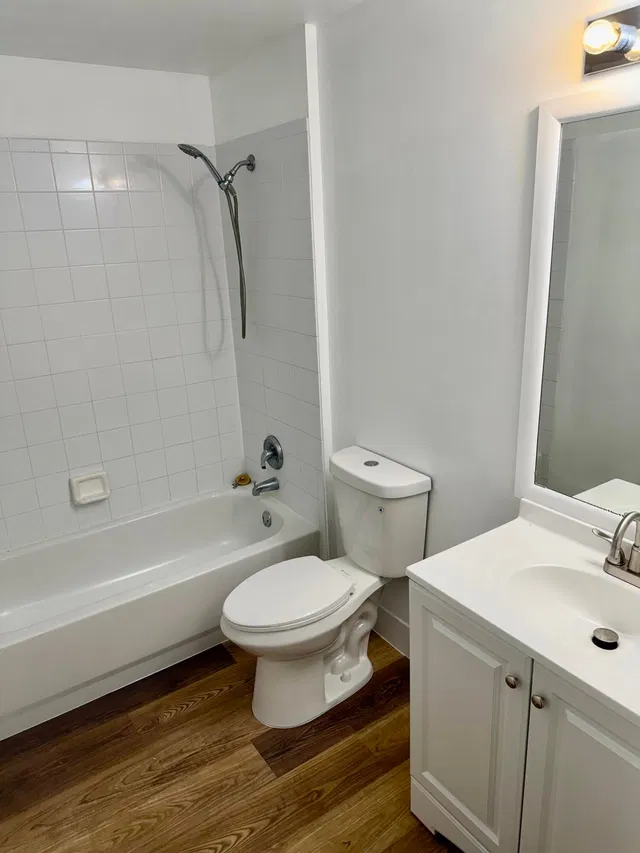 Unit 421 photo 12