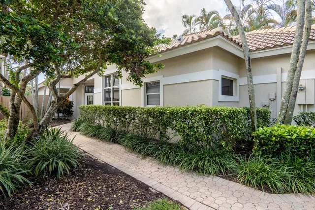Residence photo 3