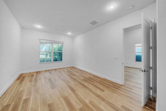 Unit 11 photo 27