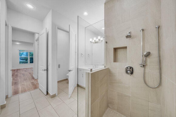  Unit 11 photo 35