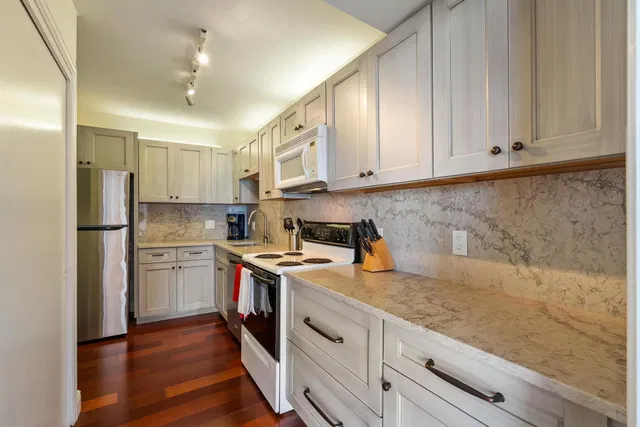  Unit 612 photo 9