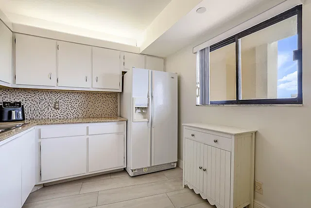 Unit 1003 photo 12