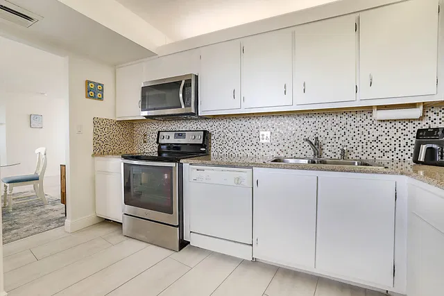 Unit 1003 photo 14