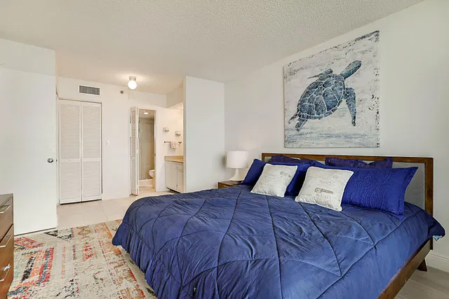 Unit 1003 photo 18