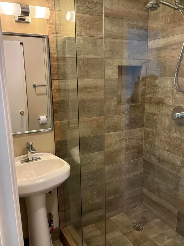 Unit 202 photo 9