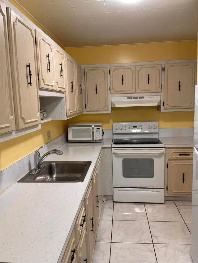 Unit 202 photo 11