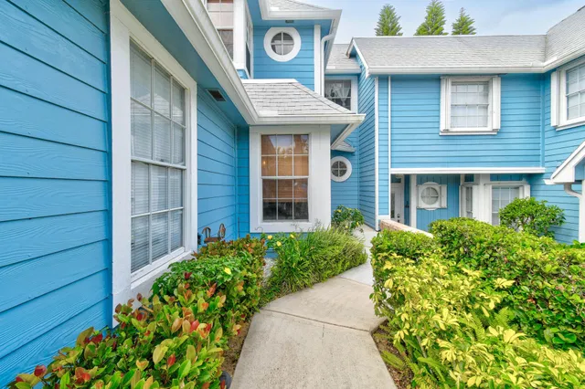 Residence photo 2