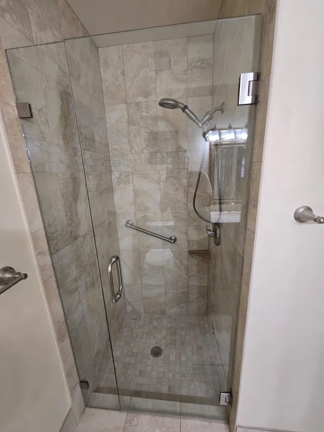 Unit C photo 23