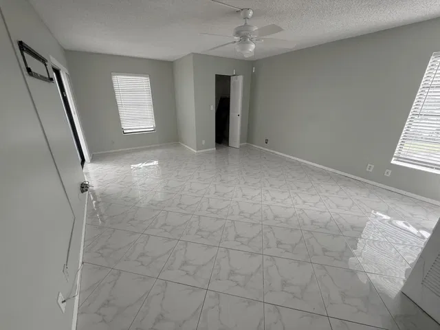  Unit 608 photo 6