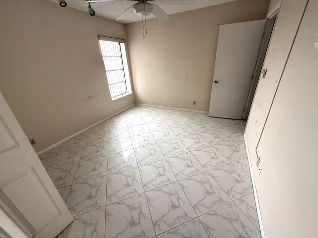  Unit 608 photo 8