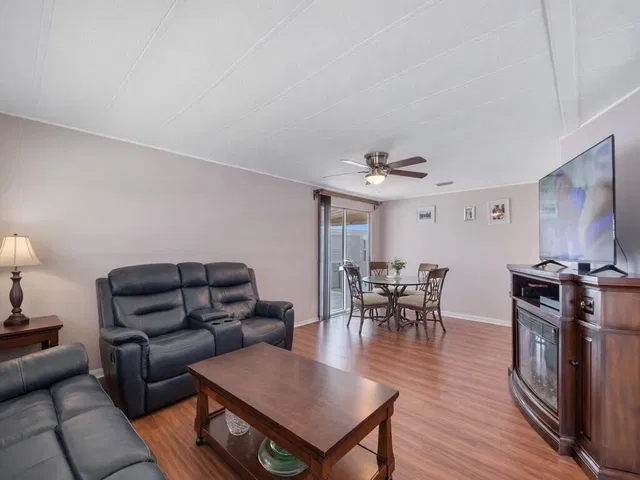 Residence photo 12