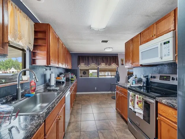 Residence photo 16