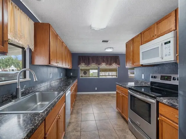 Residence photo 17
