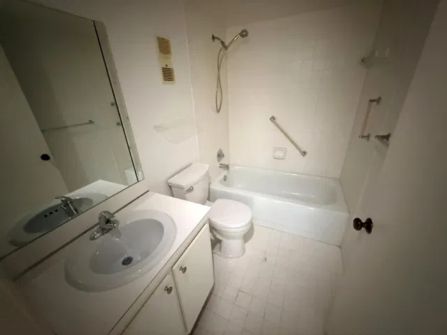  Unit 302 photo 8